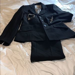 Size 6 Black & White Le Suit Pinstriped Suit